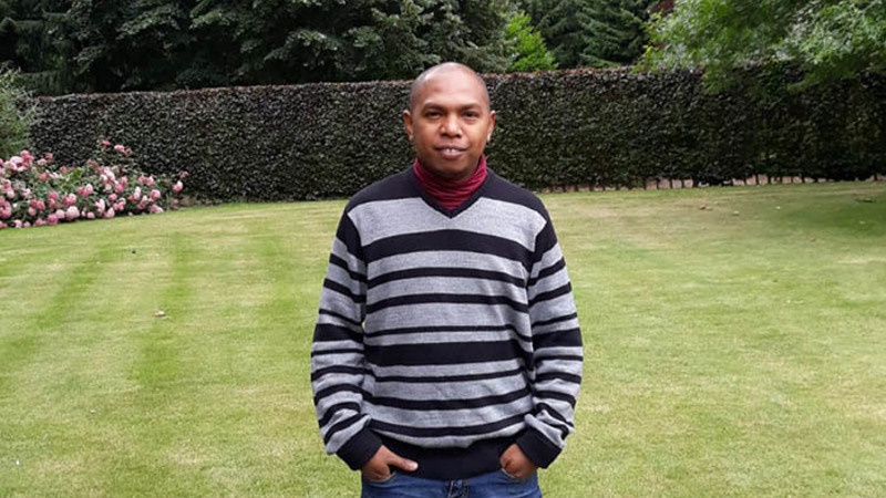 Fr. Gabriel da Costa SDS im Garten des Provinzialatshaus in Hamont, Belgien