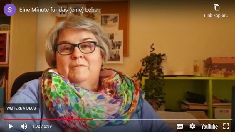 Screenshot aus 'Eine Minute für das (eine) Leben' vom 'Sonntagsblatt', Wochenzeitung der Katholischen Kirche in der Steiermark, mit Maria Pieberl-Hatz, Initiatorin der 'Friends of Salvatorians'