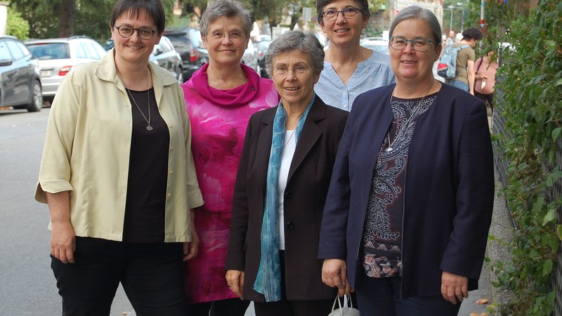 Das Team macht sich erneut auf den Weg und stellt sich für drei Jahre in den Dienst der Leitung. Von li nach re: Sr. Martina Winklehner, Sr. Maria Schlackl, Sr. Edith Bramberger, stv. Provinzleiterin (neu im Team), Sr. Erika Moser, Sr. Patricia Erber