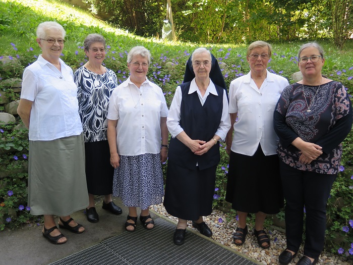 Sr. Gertrud Hermann, Sr. Amata Rindler, Sr. Agnes Absenger, Sr. Agatha Puntigam und Sr. Hedwig Rossmann (v.l.) feierten am 13. August 2023 in Wien ihre Professjubiläen. Auch Provinzleiterin Sr. Patricia Erber war dabei / Salvatorianerinnen Sr. Gertrud Hermann, Sr. Amata Rindler, Sr. Agnes Absenger, Sr. Agatha Puntigam und Sr. Hedwig Rossmann (v.l.) feierten am 13. August 2023 in Wien ihre Professjubiläen. Auch Provinzleiterin Sr. Patricia Erber war dabei