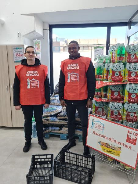 Die salvatorianischen Scholastiker, darunter auch unser Frater Adrian Hafner, der Caritas in Rom.