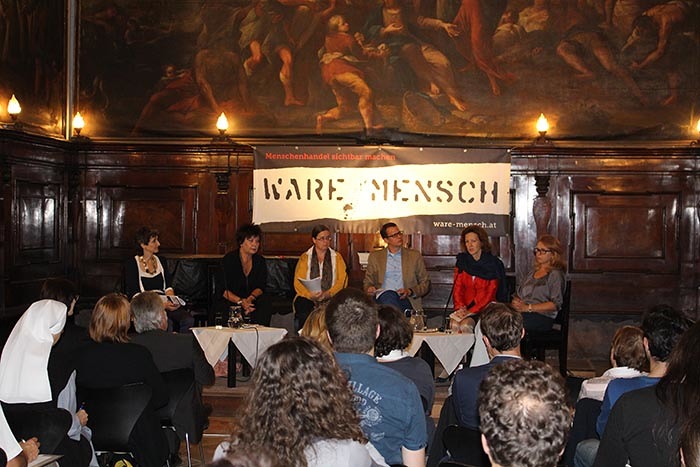 Podiumsdiskussion St. Michael 2016 / Lukas Korosec Podiumsdiskussion von Ware-Mensch in Wien St. Michael