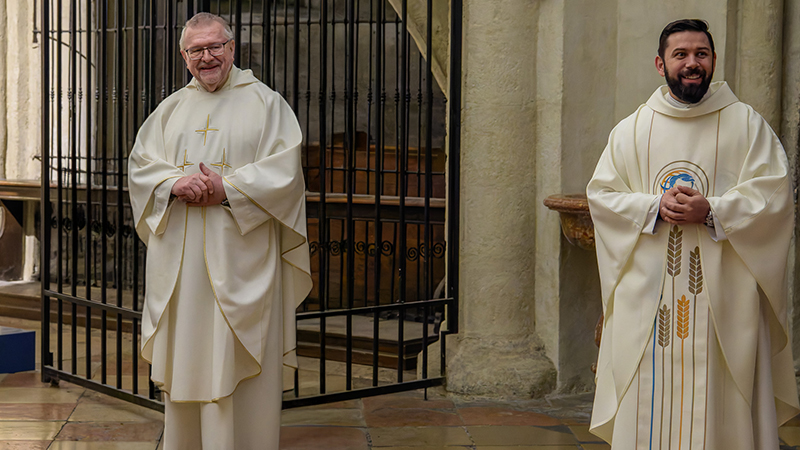 Der emalige Provinzial P. Josef Wonisch übergab sein am am 8. Dezember 2024 an P. Martón Gál / Martin Maria Eder Der emalige Provinzial P. Josef Wonisch übergab sein am am 8. Dezember 2024 an P. Martón Gál