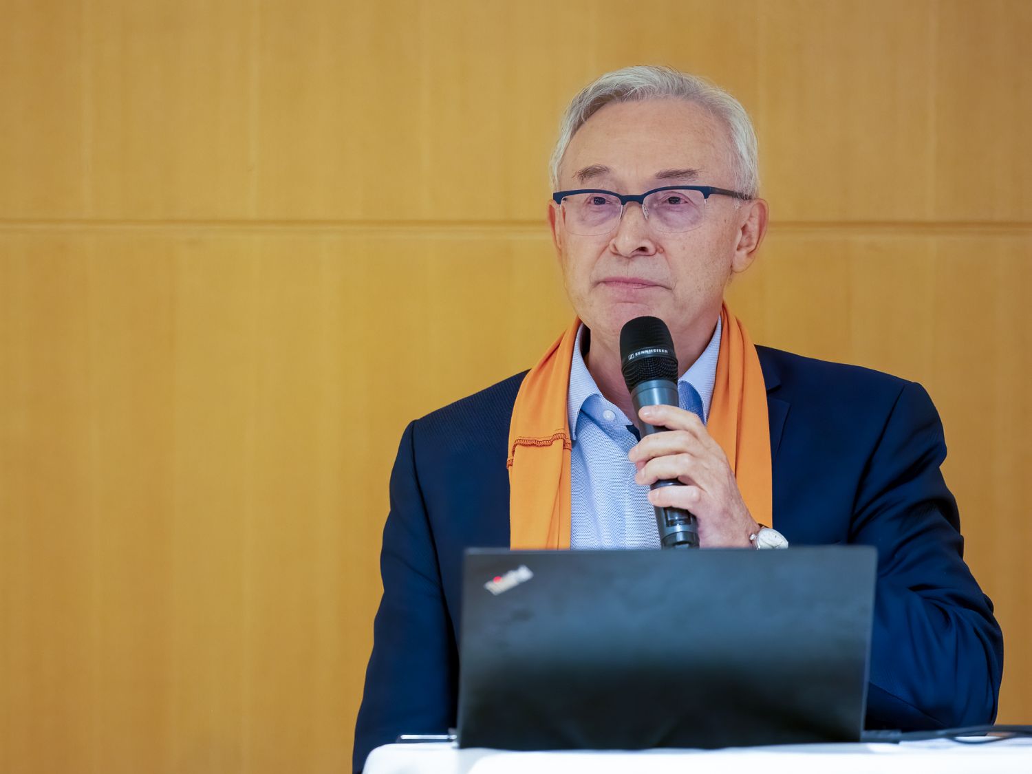 P. Hans Eidenberger, stv. Leiter der Initiative, betonte die Rolle der Sprache von Männern untereinander, die Rolle der Sprache in den Medien und die Wichtigkeit von Aufklärungsarbeit.