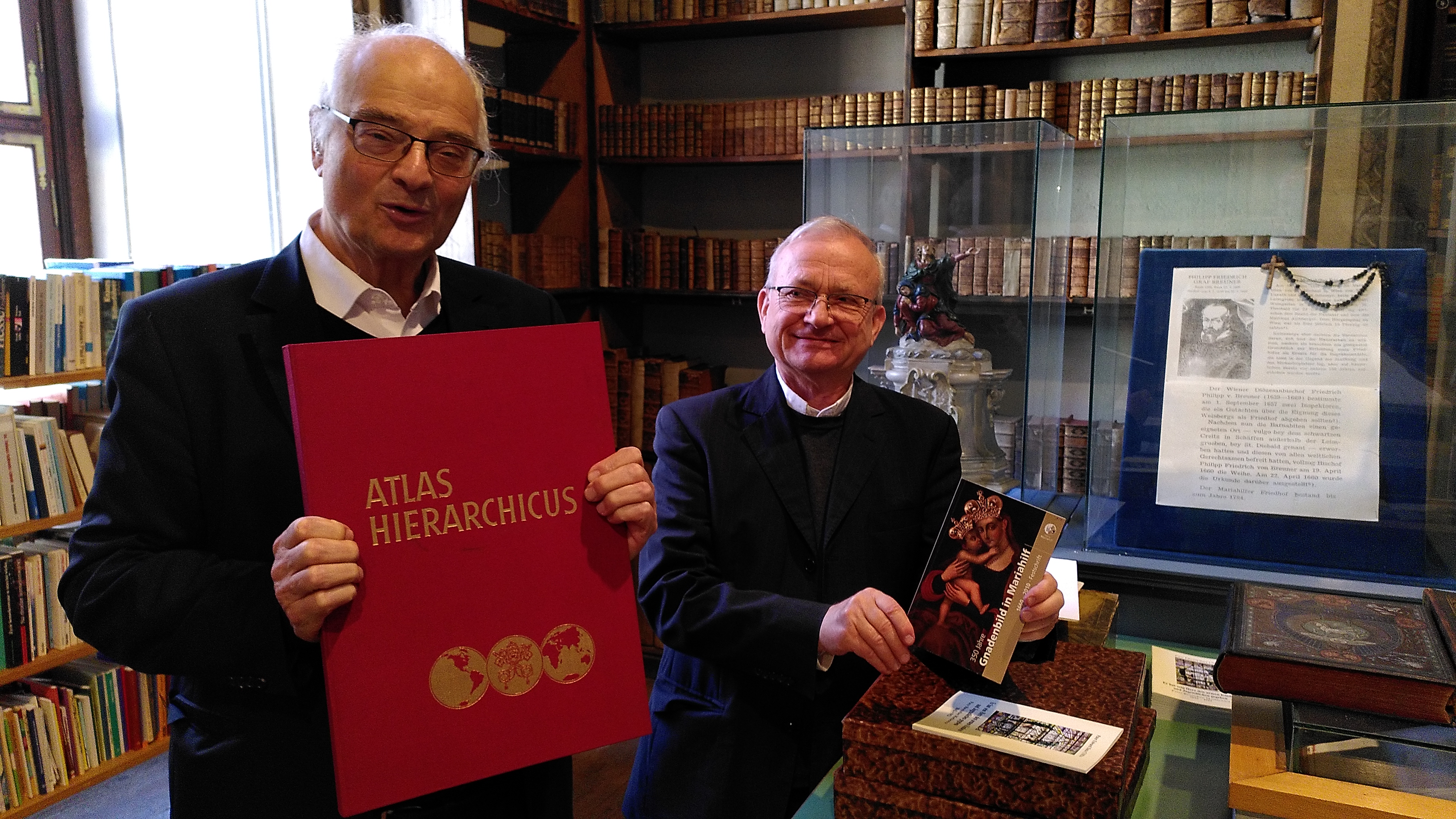 P. Peter van Meijl SDS und P. Kazimir Tomaszewski CSMA  in der Barnabitenbibliothek Wien VI, Mariahilf, 20.10.2024