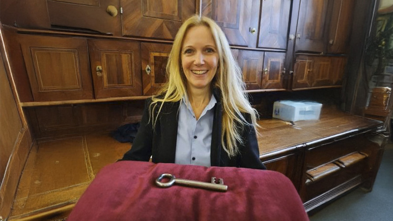 Conny Gröger.- (Hintergrund wurde tw. mit KI erstellt)