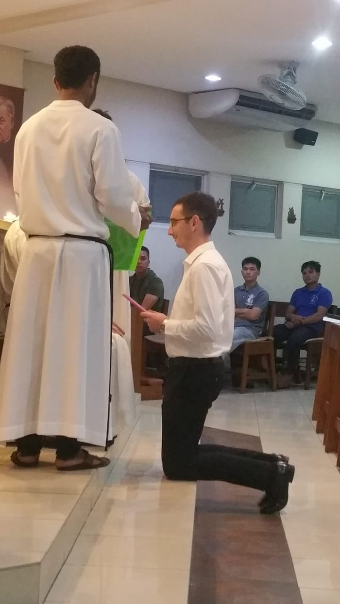 Adrian Hafner wird als Novize aufgenommen / privat Adrian Hafner wird als Novize aufgenommen