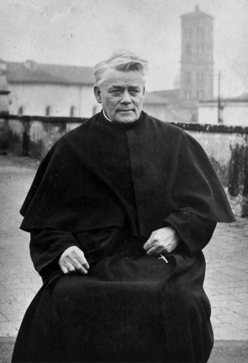 P. Franziskus Jordan, Rom, 7. Mai 1915, auf der Terrasse des Mutterhauses, aufgenommen vor seiner durch den Ersten Weltkrieg erzwungenen Ausreise aus Rom / csa-01.14.22, Jordan-Fotos, Peda-Serie Terrassenfoto, 1915