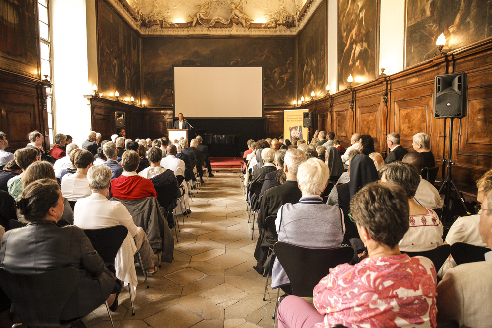 Provinzvikar P. Leo Thenner führte humorvoll-launisch durch den Tag