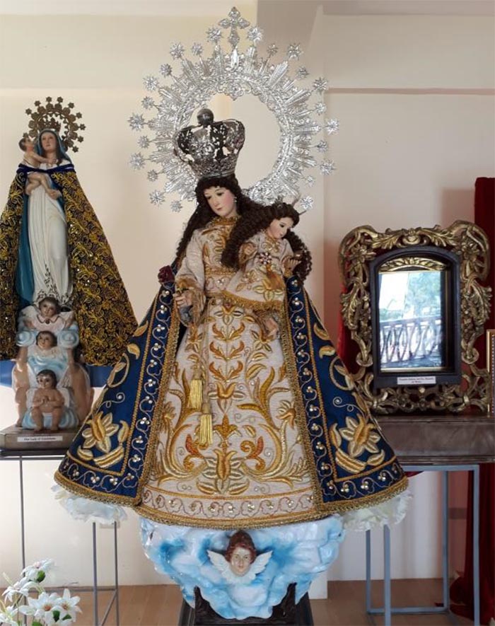 Marienfiguren auf den Philippinen / Josef Wilfing Marienfiguren auf den Philippinen - zwei Beispiele von vielleicht 50 oder mehr