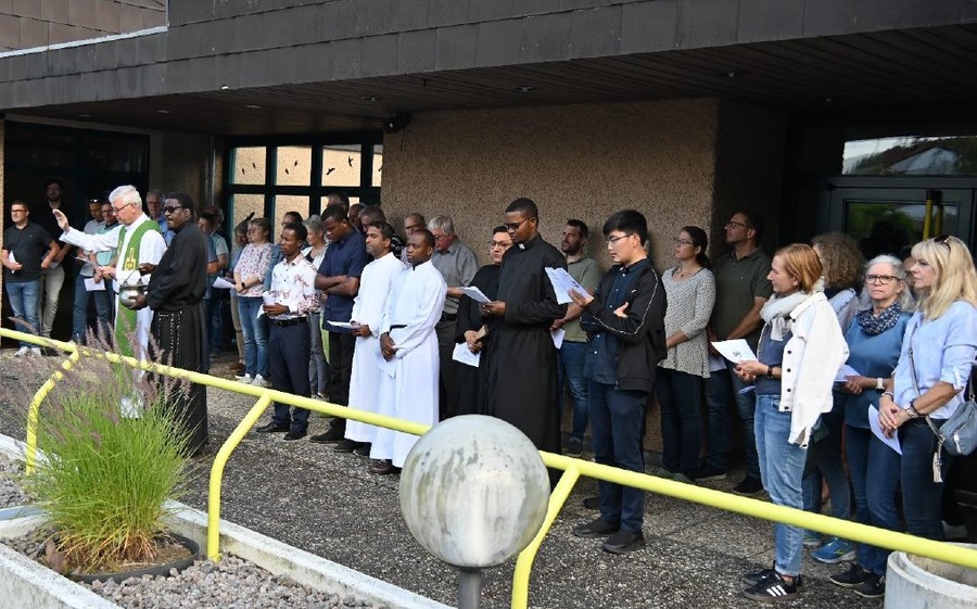 Am 4. Juli 2024 erfolgte der Spatenstich und die feierliche Segnung des Bauplatzes für das Gemeinschaftszentrum Pater-Jordan-Haus in Gurtweil / SDS Am 4. Juli 2024 erfolgte der Spatenstich und die feierliche Segnung des Bauplatzes für das Gemeinschaftszentrum Pater-Jordan-Haus in Gurtweil