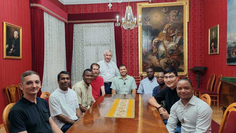 Junge Salvatorianer aus Rom in Temeswar. Links: Fr. Adrian Hafner