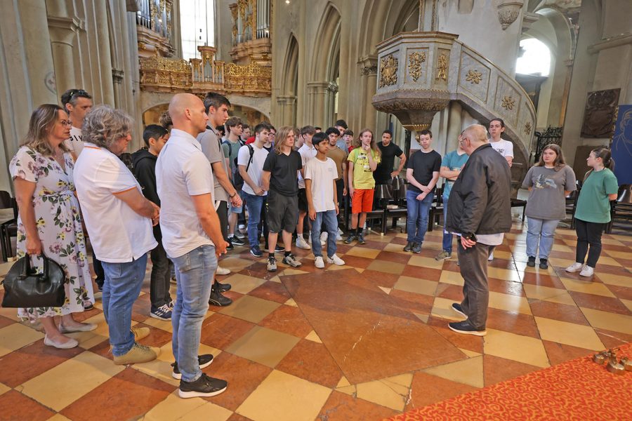Die HTL Wien 10 zu Besuch in der Michaelerkirche
